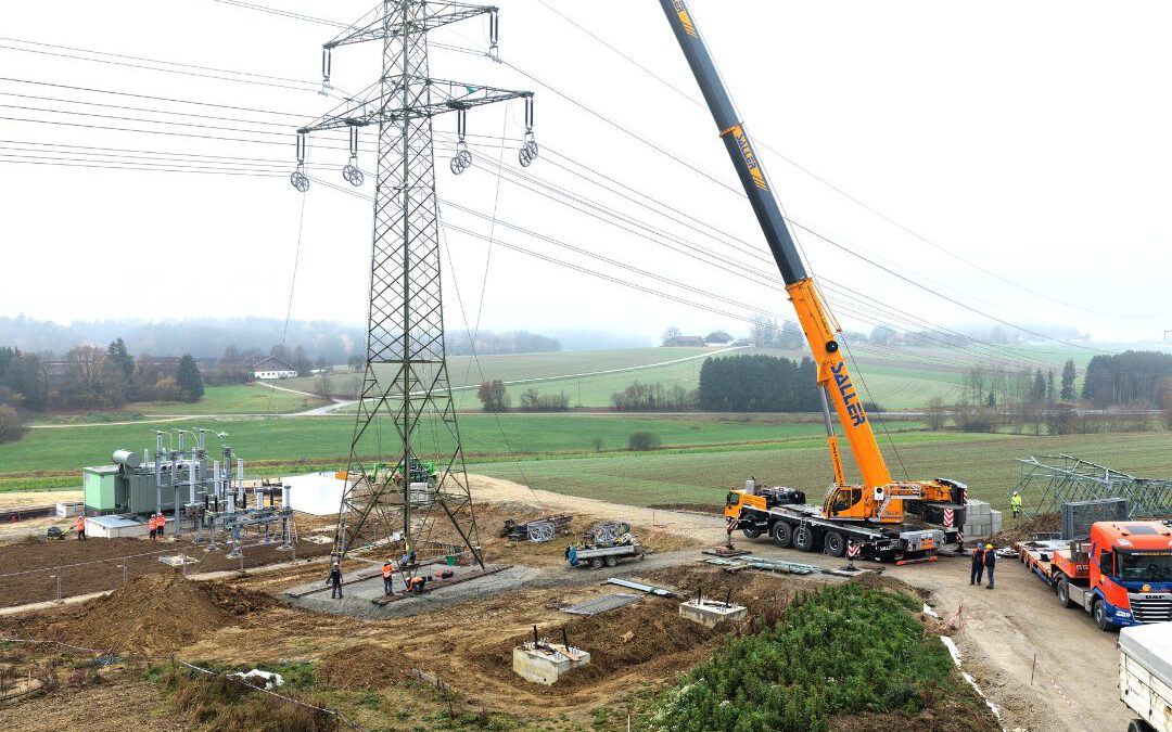 Mastumbau am Umspannwerk Hebertsfelden erfolgreich gestartet