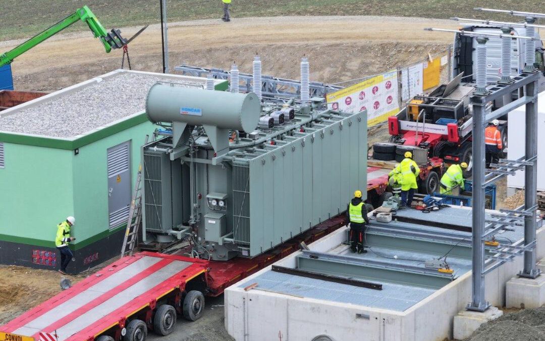 Nächster Meilenstein in Hebertsfelden: 80-MVA-Transformatorstation erfolgreich angeliefert